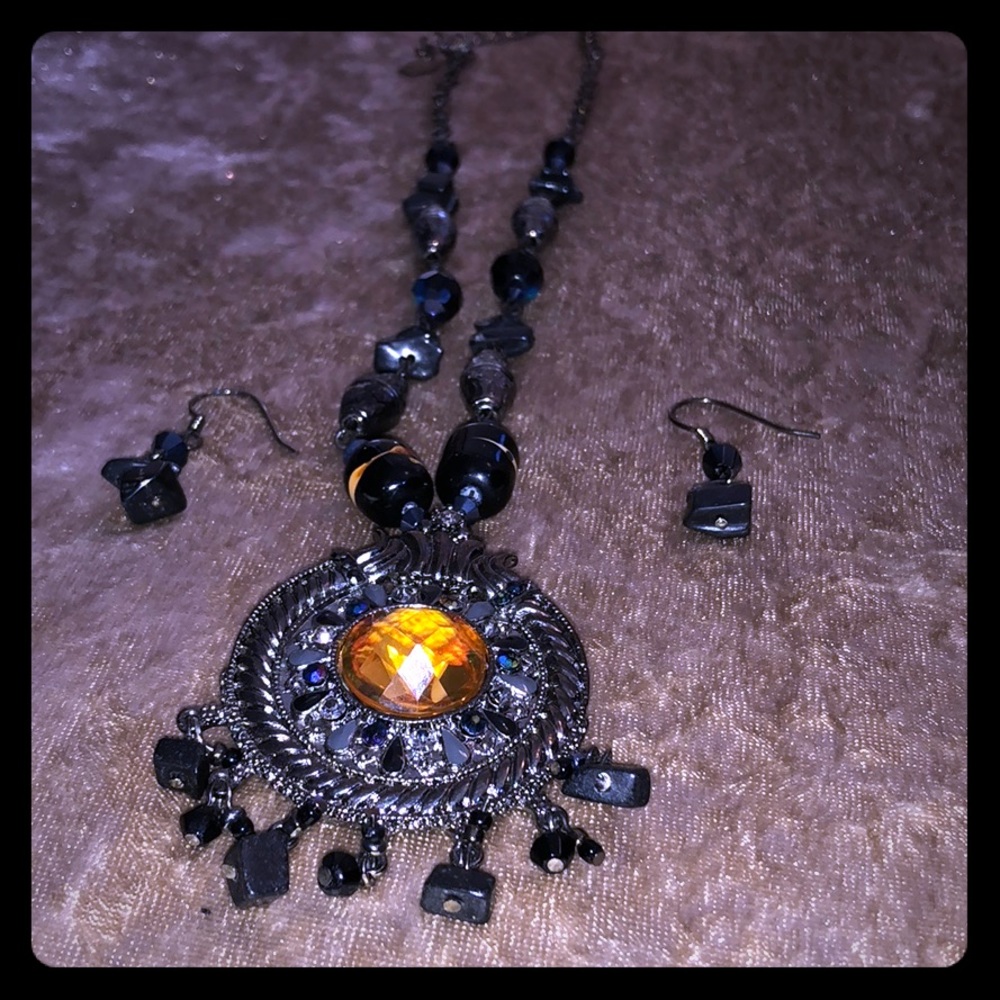 Vintage Rose 🌹 Pendant Necklace & Earrings set 🖤